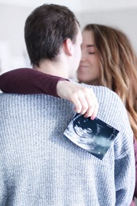 4 Awesome, Creative Pregnancy Announcement Ideas For Social Media