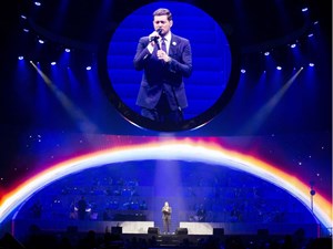 Review: Sharing the spotlight, Canadian crooner Michael Bublé charms Rogers Place