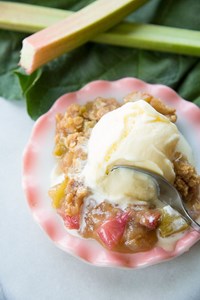 Simple Rhubarb Crisp