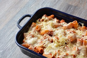 BEEF BOLOGNESE PASTA BAKE