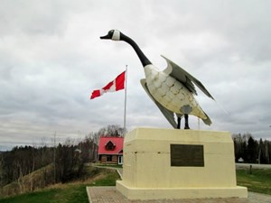 Photo Friday – World’s Largest Canada Goose Statue in Wawa Ontario