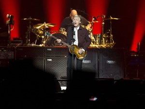Going to live concerts: Is hell other people?
