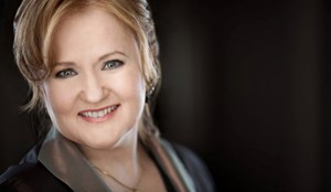 Review: Tracy Dahl delights Muttart Hall with entertaining tales and towering song