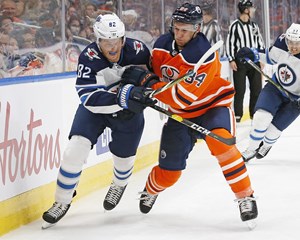 Oilers RFA William Lagesson signs one-year deal with HC Vita Hasten