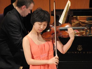 Review: Violinist Alice Lee joins ESO to fend off cold during Sunday Showcase