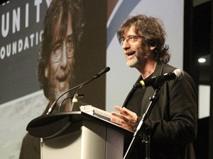 Neil Gaiman remembers Smilin' Stan Lee fondly in Edmonton