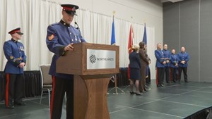 Edmonton police officers, civilians honoured for courage, quick thinking